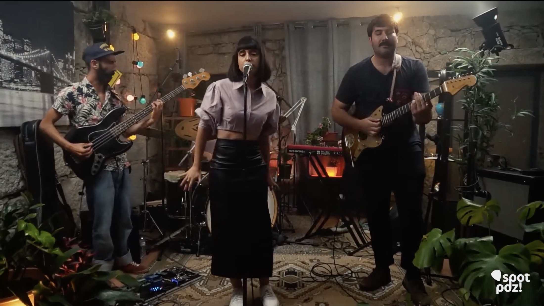 Artista em uma sessão audiovisual produzida pela NOVA